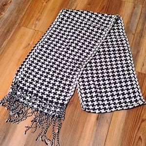 NWT houndstooth scarf